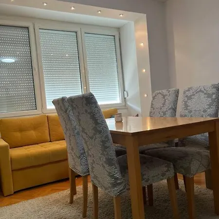 Appartement Dami Wellness Apartman Centar